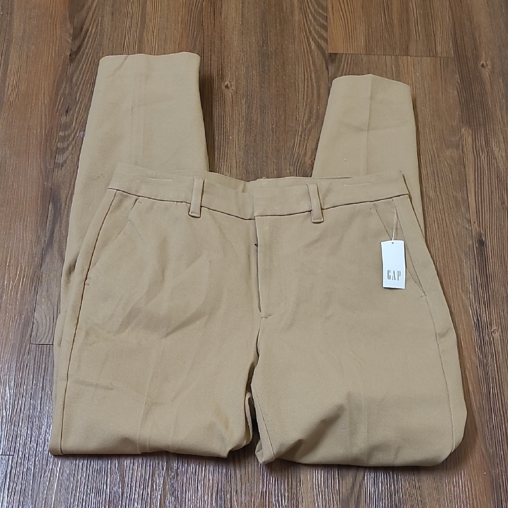 Gap pans for women zise 4 color tan. new.